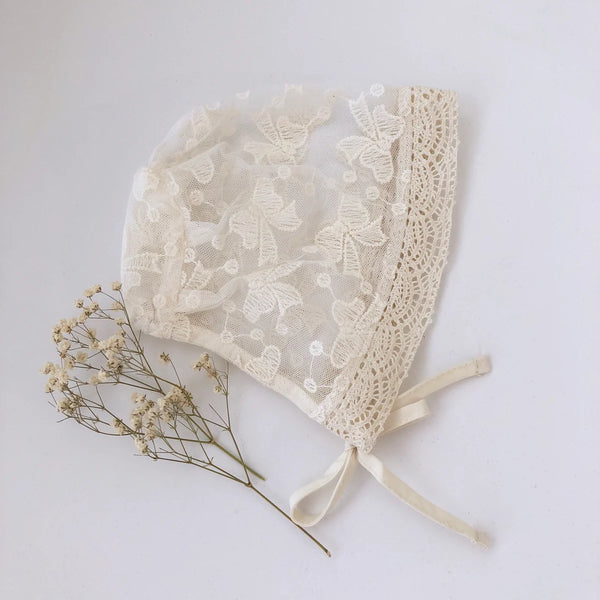 Lace baby bonnet (one size)