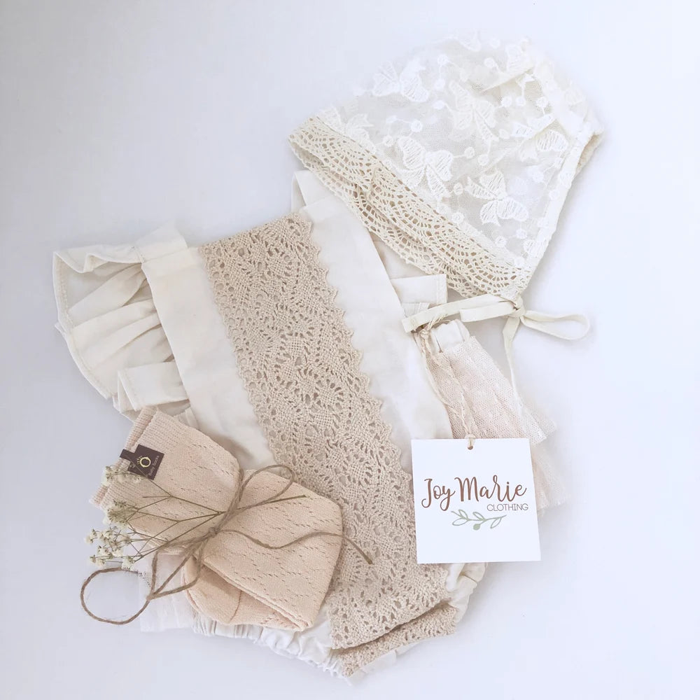 Lace baby bonnet (one size)