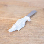 Alligator Spreader   Antique White  5"