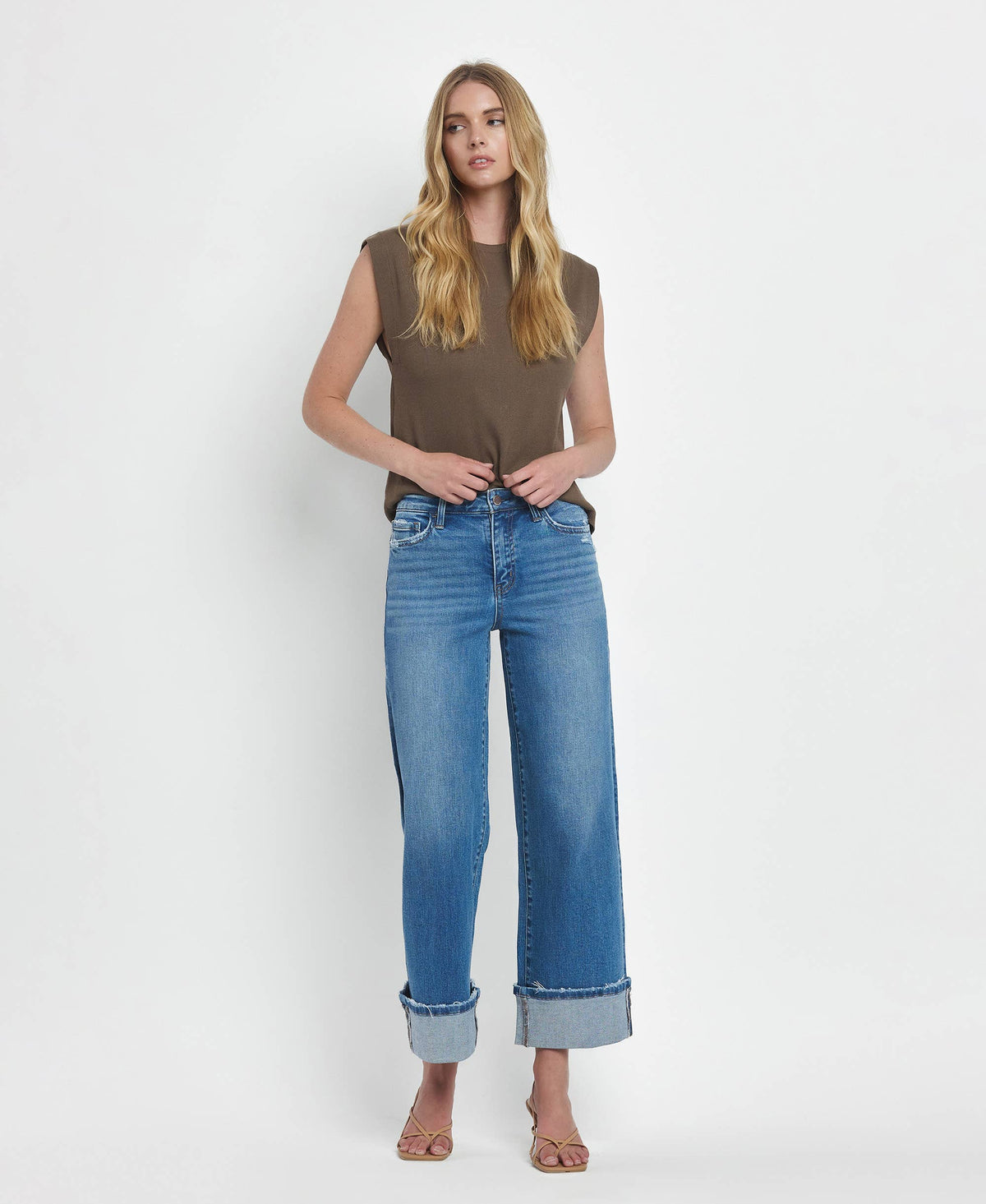 HIGH RISE MEDIUM WASH CUFFED WIDE JEANS F5890