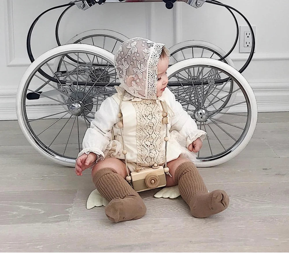 Lace baby bonnet (one size)