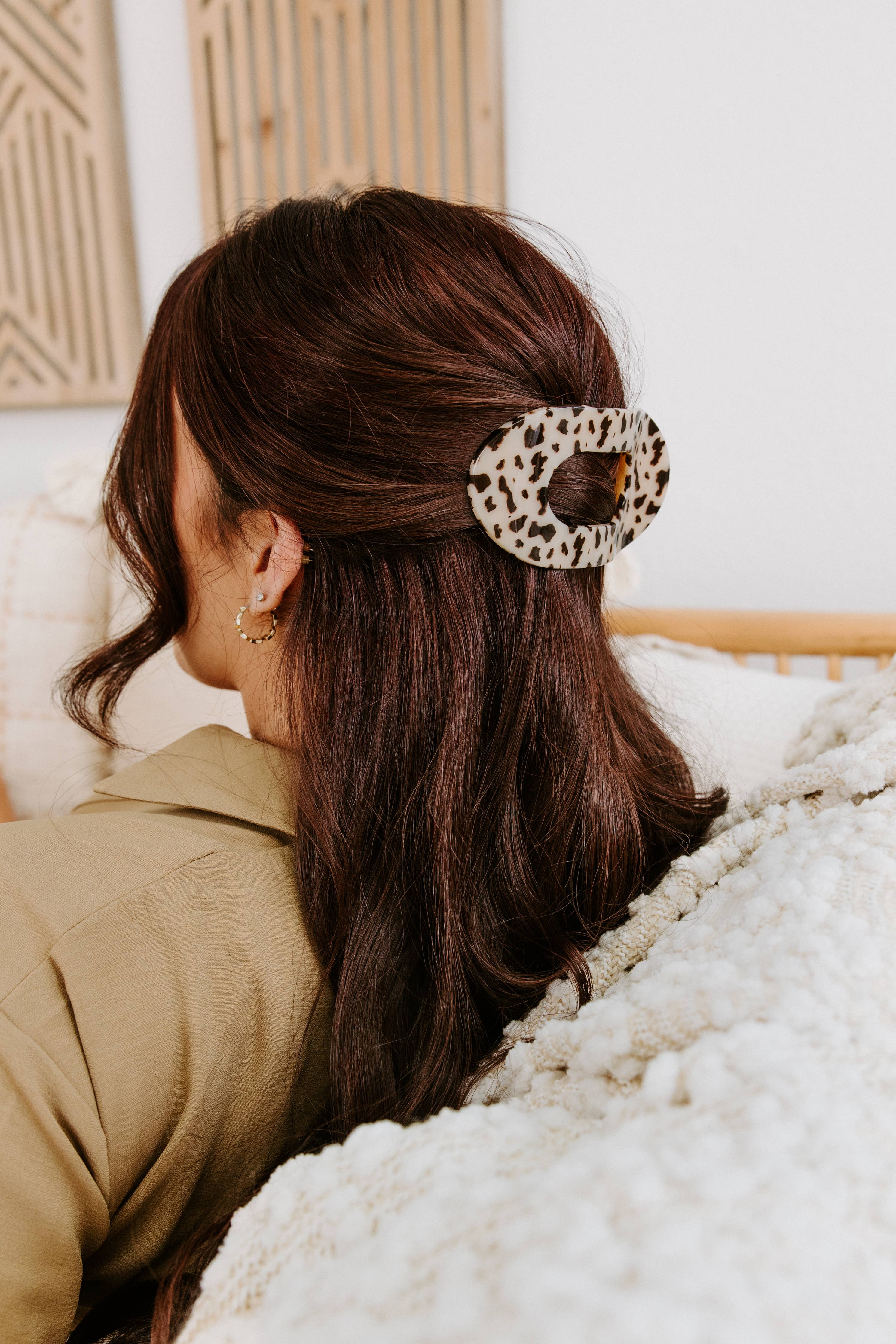 Round Flat Hair Clip | Large | Blonde Tortoise - Little Jill & Co.