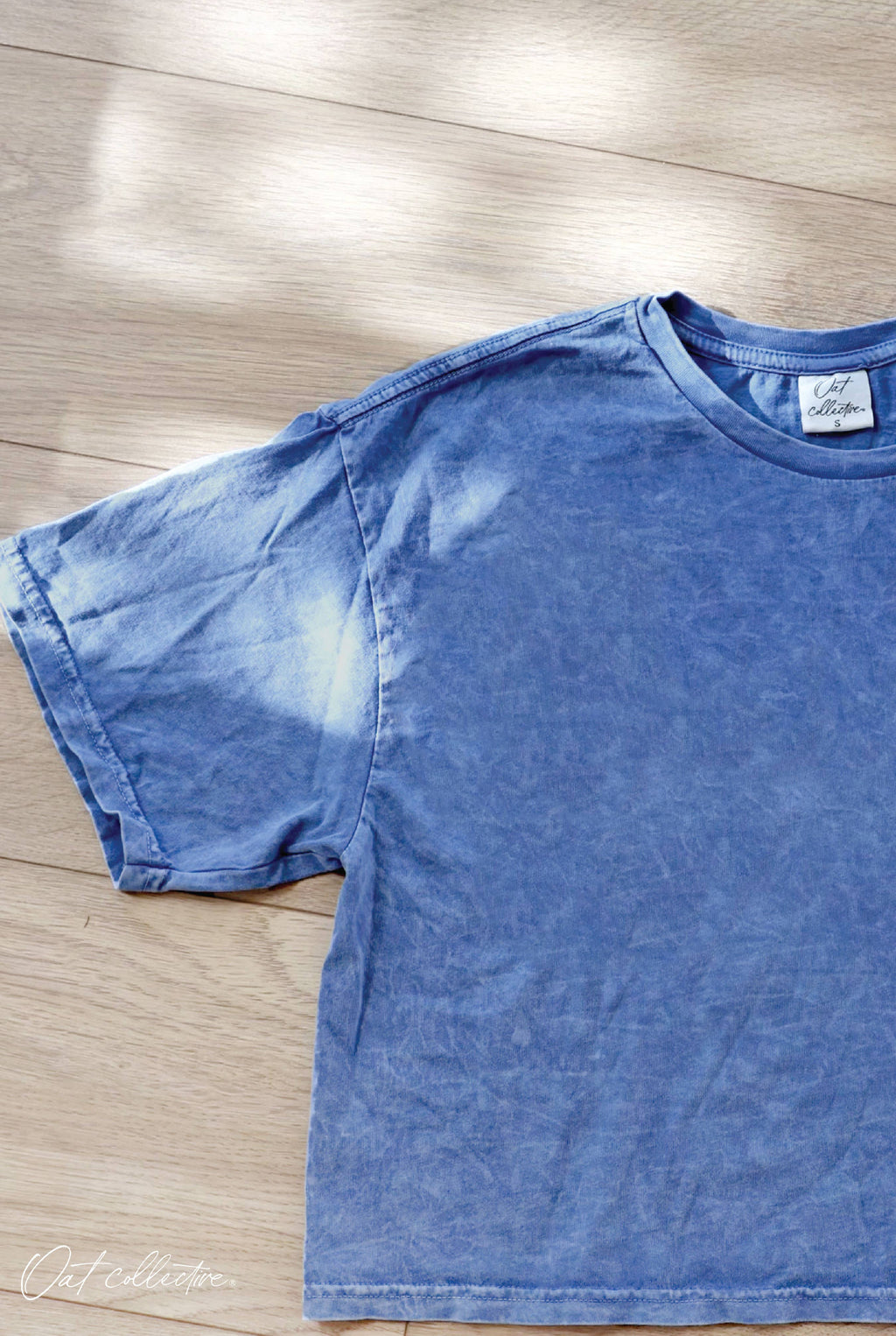 LAKE Cropped Mineral Graphic Top