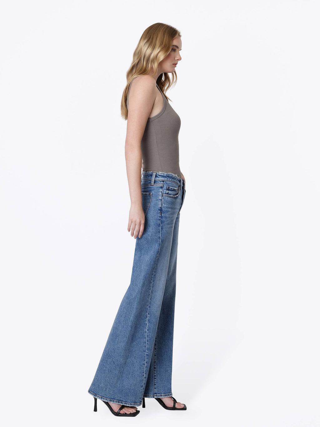 MID RISE DISTRESSED WAISTBAND TWISTED WIDE JEANS F9197
