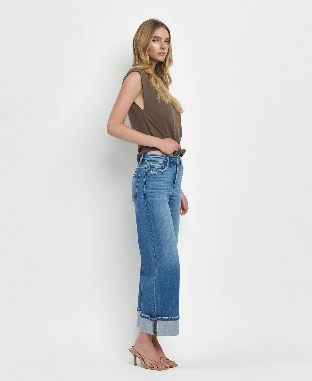 HIGH RISE MEDIUM WASH CUFFED WIDE JEANS F5890