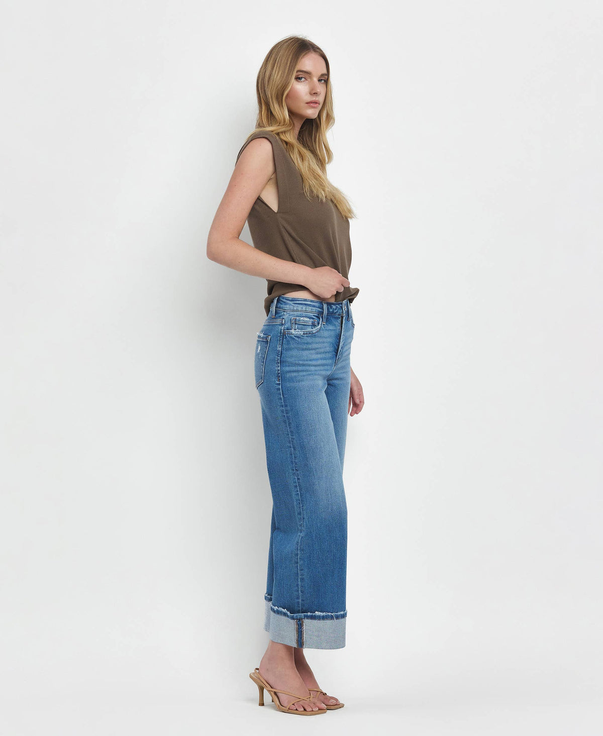 HIGH RISE MEDIUM WASH CUFFED WIDE JEANS F5890