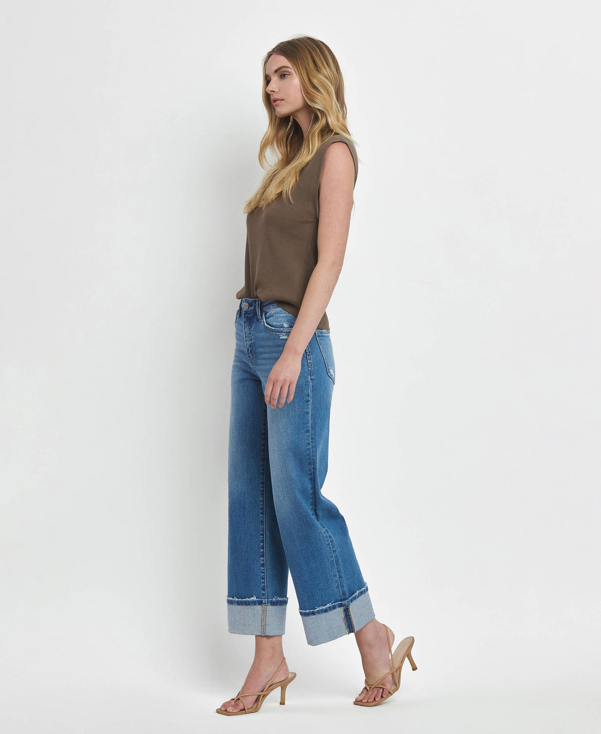 HIGH RISE MEDIUM WASH CUFFED WIDE JEANS F5890
