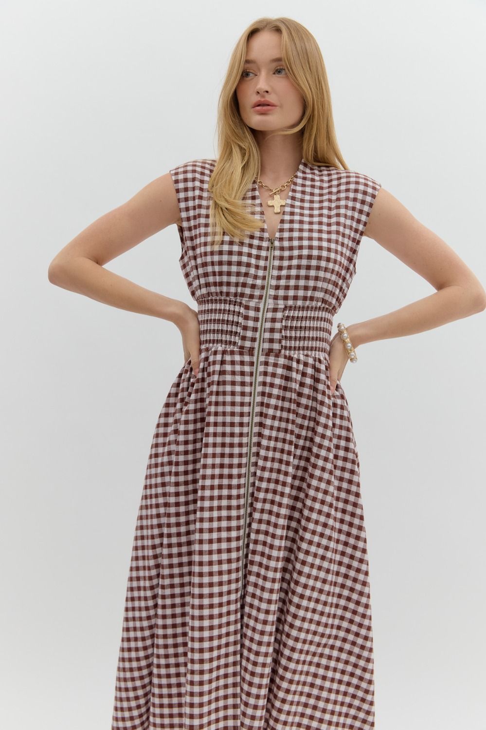Gingham pattern V-neck sleeveless midi dress